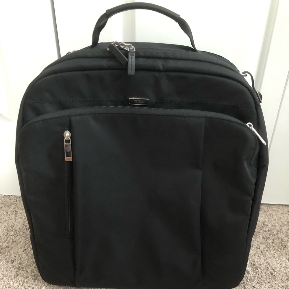 Tumi Voyager Carry On Bag w/wheels